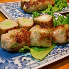 A picture of Salty Tsukune (Chicken Patties) with Japanese Leeks.
