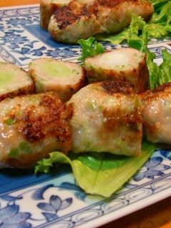 A picture of Salty Tsukune (Chicken Patties) with Japanese Leeks.