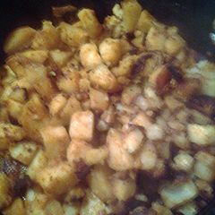 A picture of paprika potatoes.