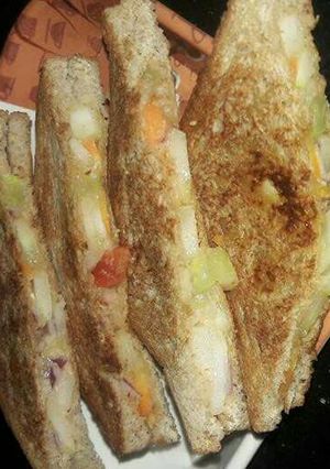 A picture of Hung curd sandwich.