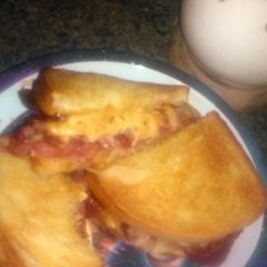 A picture of Oooey gooey Ruben.
