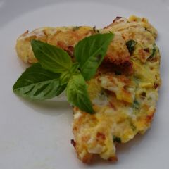 A picture of Crispy Chicken In Cheesy Basil Sauce.