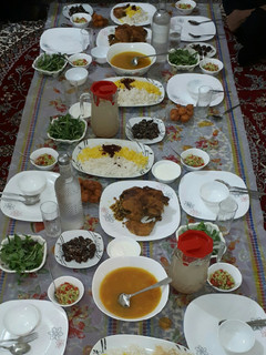 عکسی از دستور سفره افطار _ مرغ شکم پر