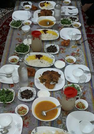 عکسی از دستور سفره افطار _ مرغ شکم پر
