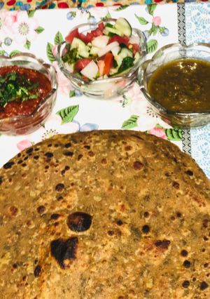 A picture of Left over aloo palak paratha😋لیفٹ اوور آلو پالک پراٹھا😋.