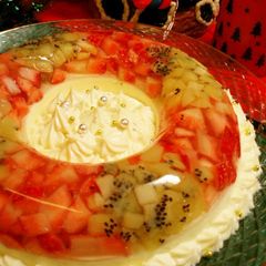 A picture of Colourful No-bake Cheesecake for Christmas.