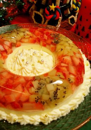 A picture of Colourful No-bake Cheesecake for Christmas.