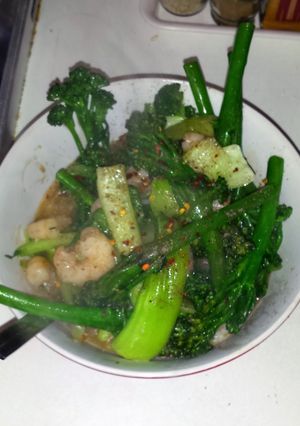 A picture of Wok-fried prawns with broccoli and bok choy.