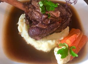 รูปของ ขาแกะอบไวน์แดง Roast Leg of Lamb