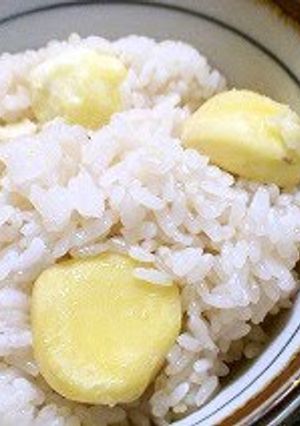 A picture of Steamed Chestnut Mochi Rice.