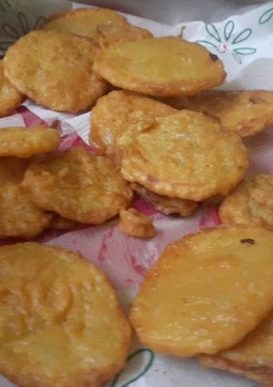 आलू के पकौड़े (Aloo ke pakode recipe in hindi) रेसिपी मुख्य फोटो