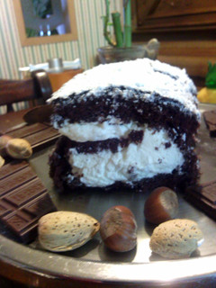 A picture of chocolate cake roll.