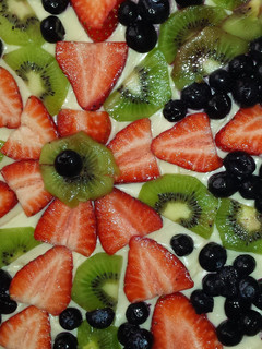 A picture of Fruit pizza.