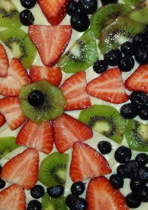 A picture of Fruit pizza.