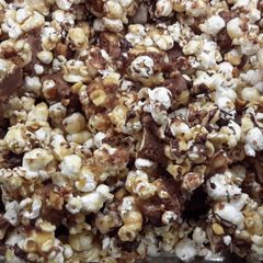 A picture of Snicker Candy Popcorn.