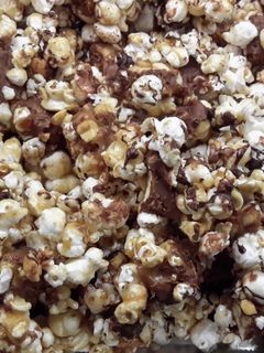 A picture of Snicker Candy Popcorn.