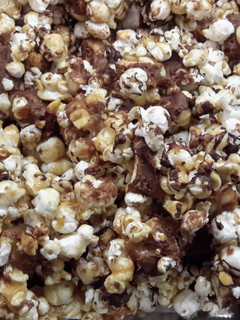 A picture of Snicker Candy Popcorn.