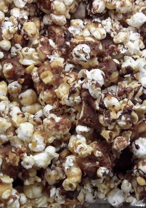A picture of Snicker Candy Popcorn.
