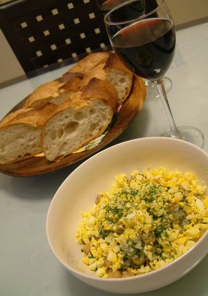 A picture of Portuguese Chickpea Salad.