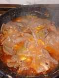 Hígado de Ternera Encebollado en Salsita