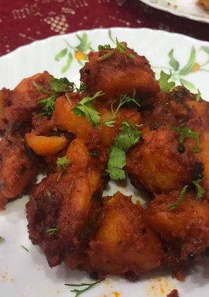 A picture of Khatte aloo.