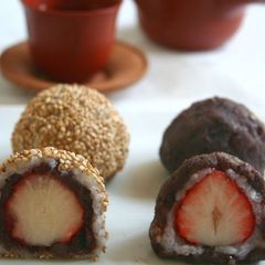 A picture of Strawberry Ohagi Rice Cakes.