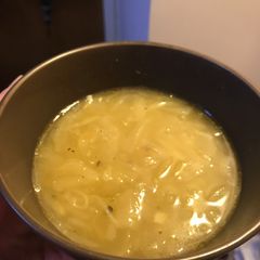 A picture of Onion soup.