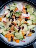 ENSALADA: Auyama, Pepino, Rábano, Arándanos rojos deshidratados, aceite de coco y ajonjolí molido