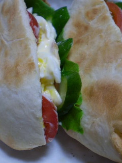 A picture of Pita Bread (Pocket Bread).