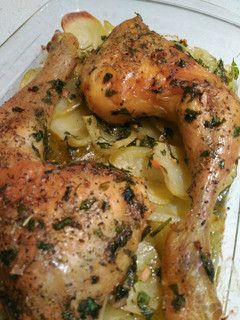 Una foto de Pollo al horno con patatas