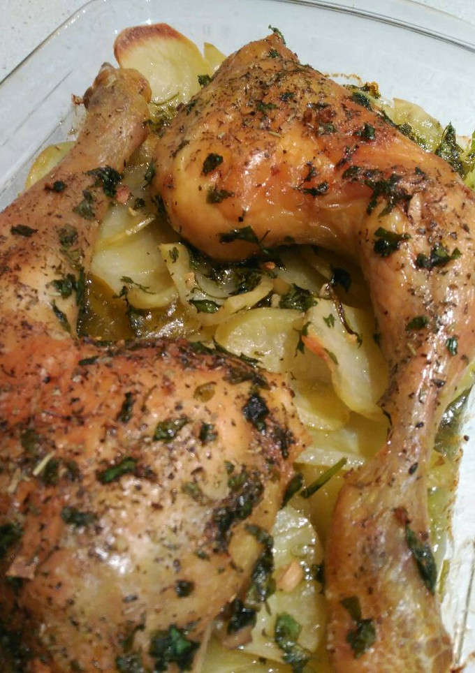Una foto de Pollo al horno con patatas