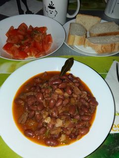 Una foto de Alubias pintas / receta con conservas