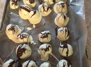 A picture of Easy Oreo Cheesecake Balls.