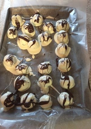 A picture of Easy Oreo Cheesecake Balls.