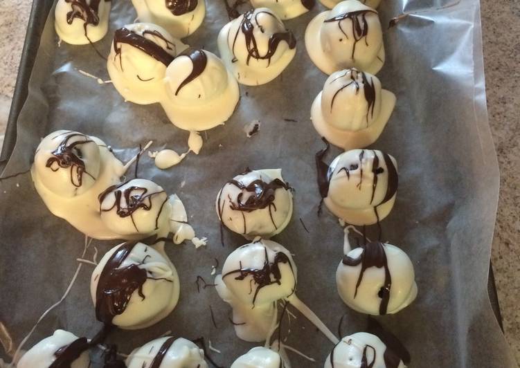 Recipe of Homemade Easy Oreo Cheesecake Balls