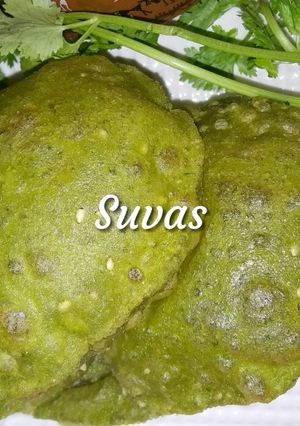 A picture of Palak (Spinach) Puris.