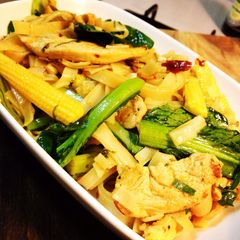 A picture of Drunken Noodles (Chicken Pad Kee Mao).
