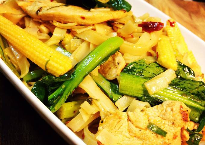 Recipe of Homemade Drunken Noodles (Chicken Pad Kee Mao)