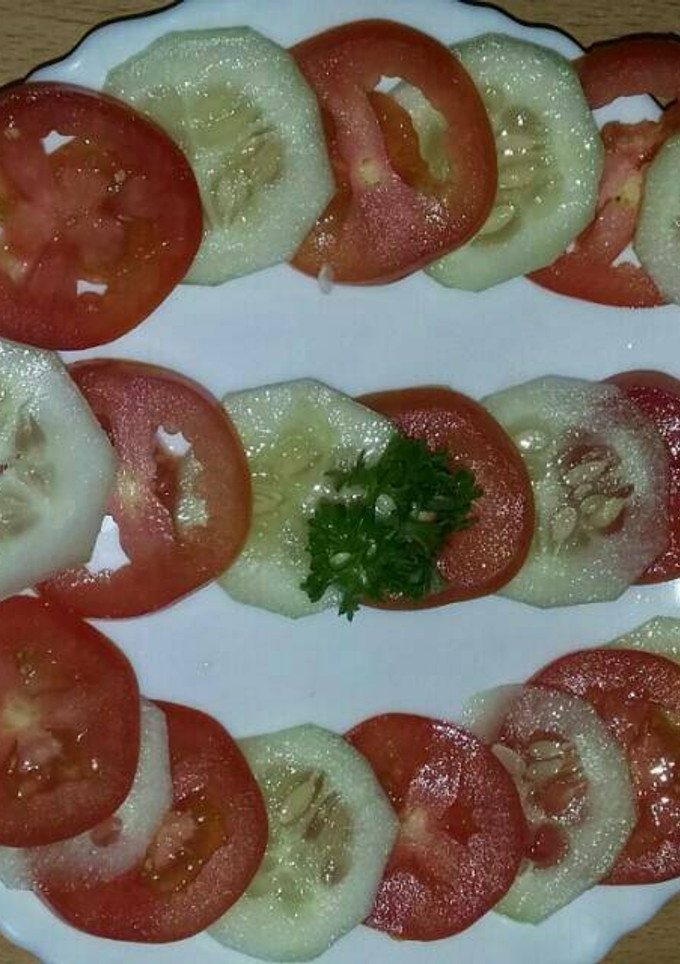 A picture of Tomato cucumber salad.