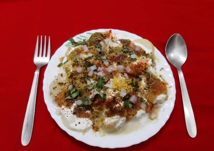 दही आलू चाट (Dahi Aloo Chaat recipe in hindi) रेसिपी बनाने की विधि in Hindi  by Sunita Shah - Cookpad