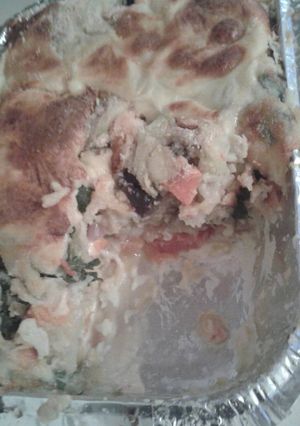 Una foto de Torta de plátano verde con verduras y queso gratinado