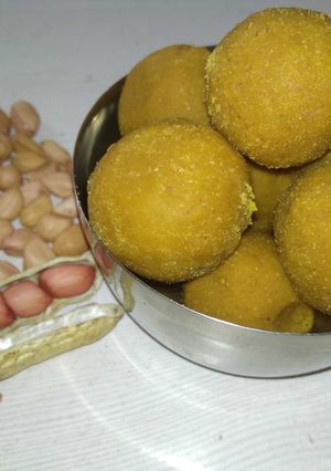 A picture of Peanut Ladoo.