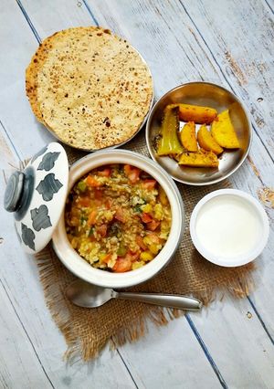A picture of Veges & spilt Moong dal khichdi.