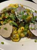 Tortellini de carne con trufa de verano (tuber aestivum)