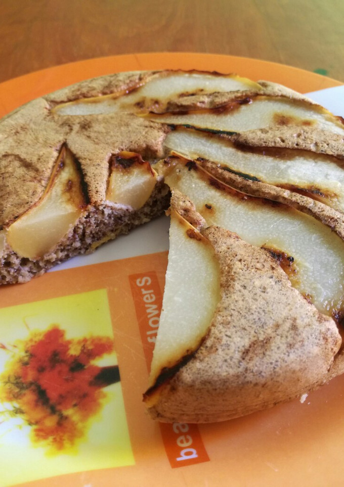 Una foto de TORTA INVERTIDA DE PERA. Sin harinas, sin azúcar, sin lácteos 😋