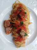 Spaghetti al sugo di tonno