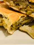Calzone di carciofi mozzarella, grana e melanzane sott’olio