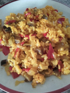Una foto de Paella de verduras con socarrat