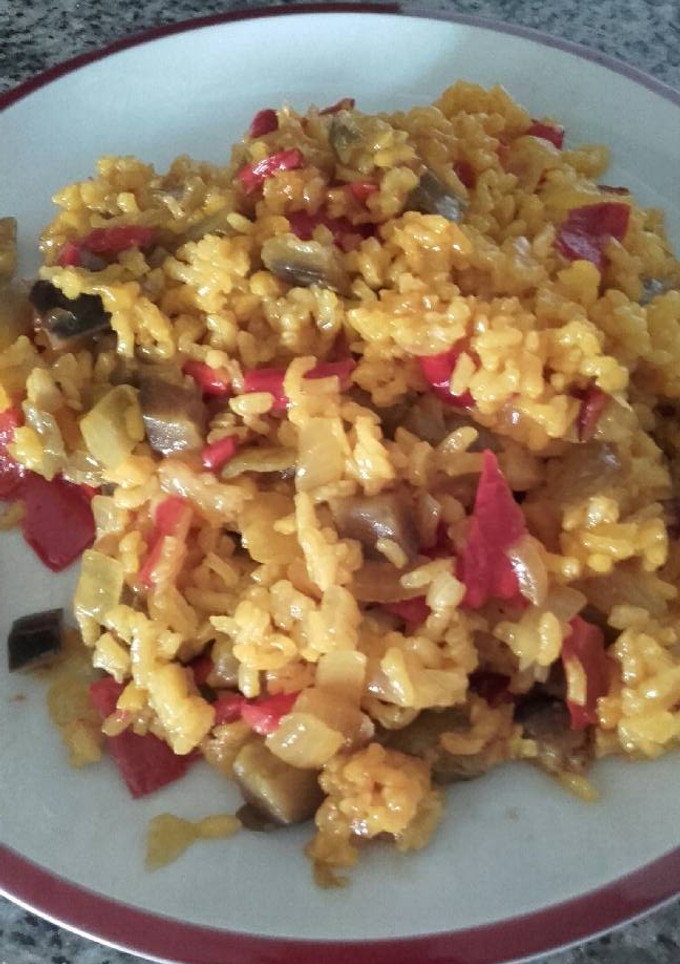 Una foto de Paella de verduras con socarrat