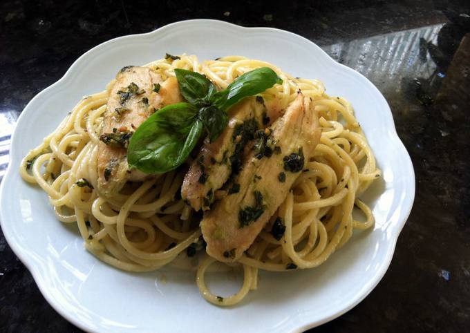 Easiest Way to Prepare Perfect Creamy Chicken Pesto Pasta